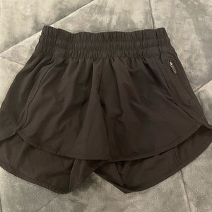 lululemon tracker shorts 4”
